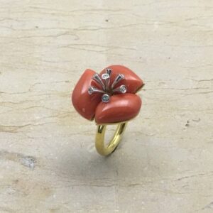 Anillo Oro Blanco y Oro Amarillo, Coral y Diamantes