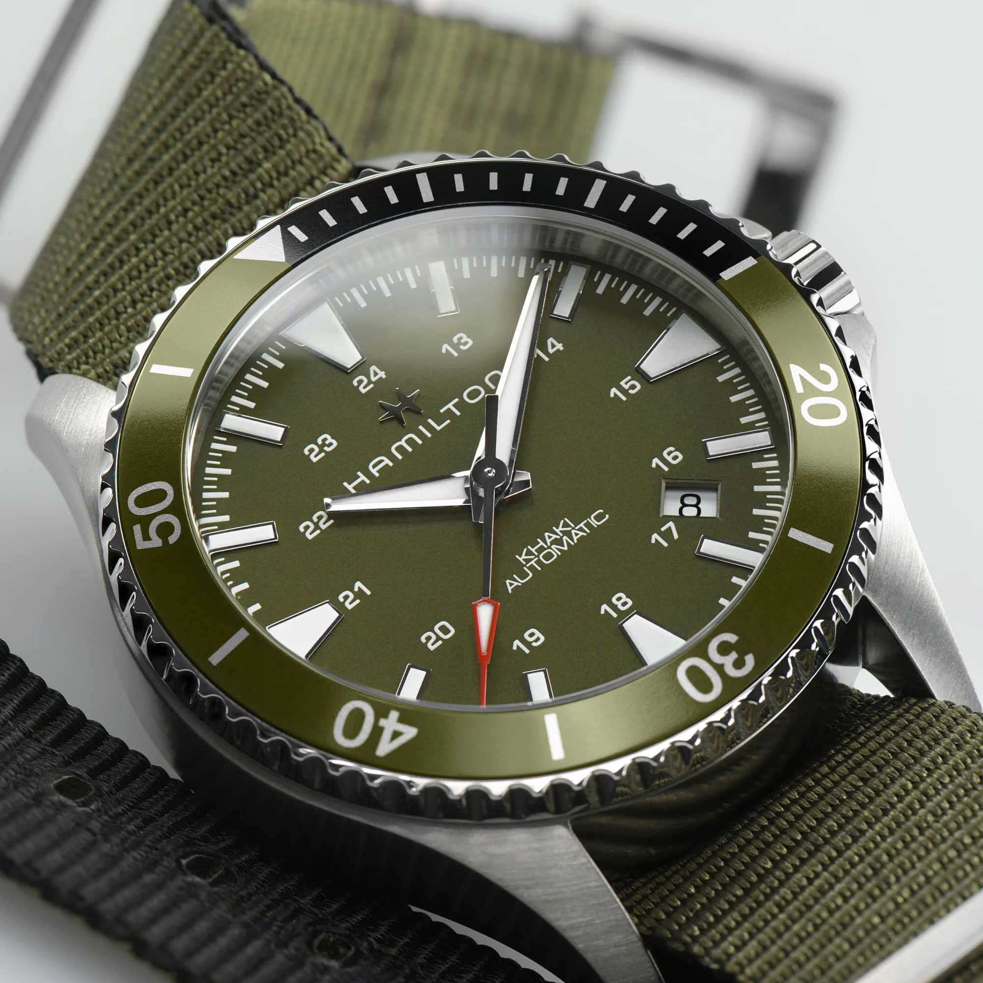 Reloj Hamilton Khaki Navy Scuba Auto Ref. H82375961 - Imagen 4